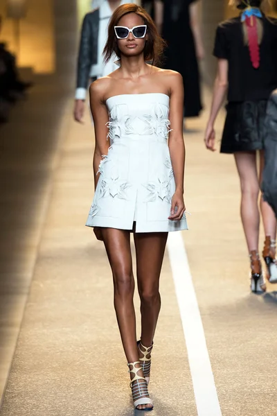 Look 14